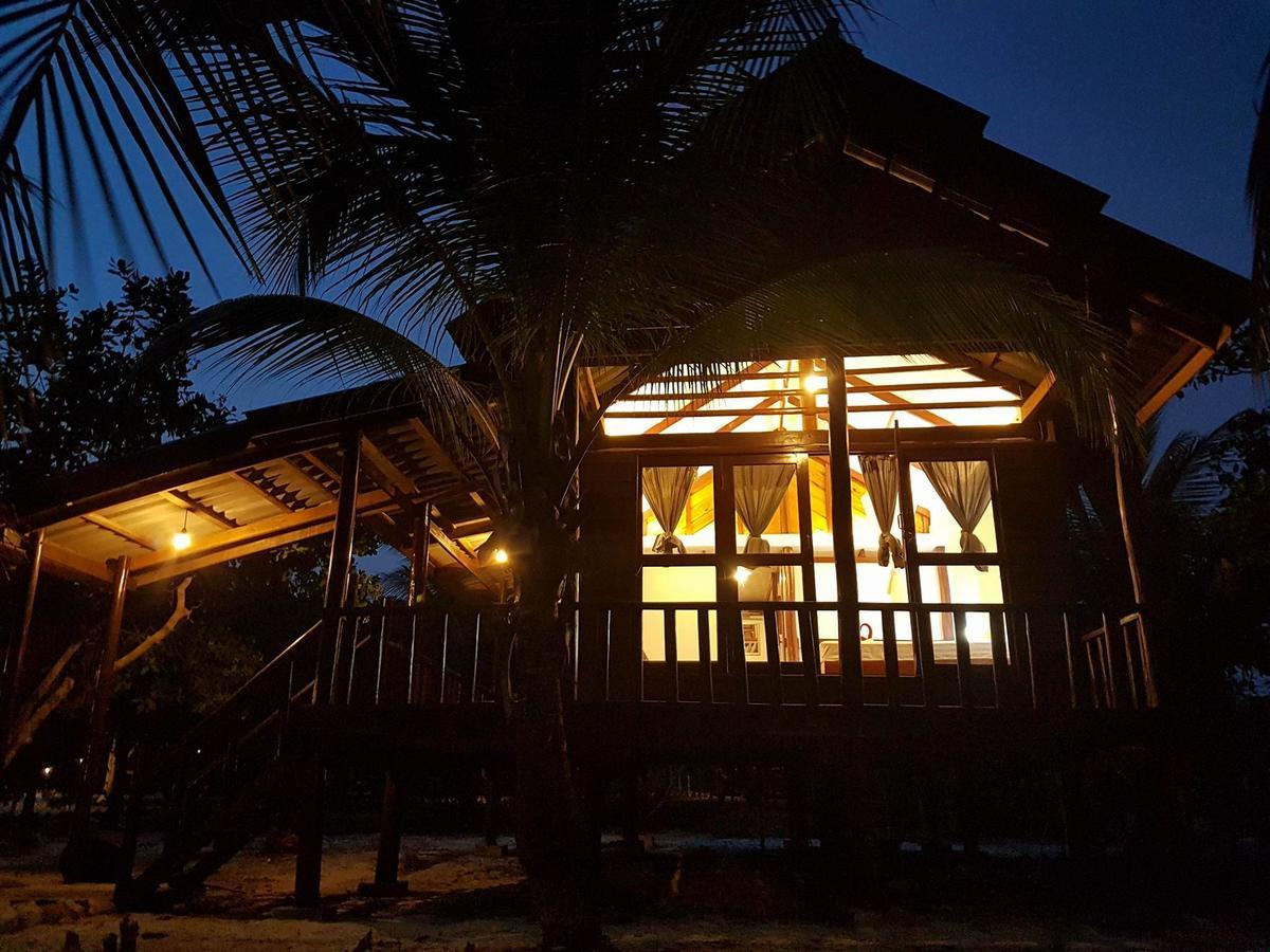 Malibu Hostel Koh Rong Eksteriør bilde